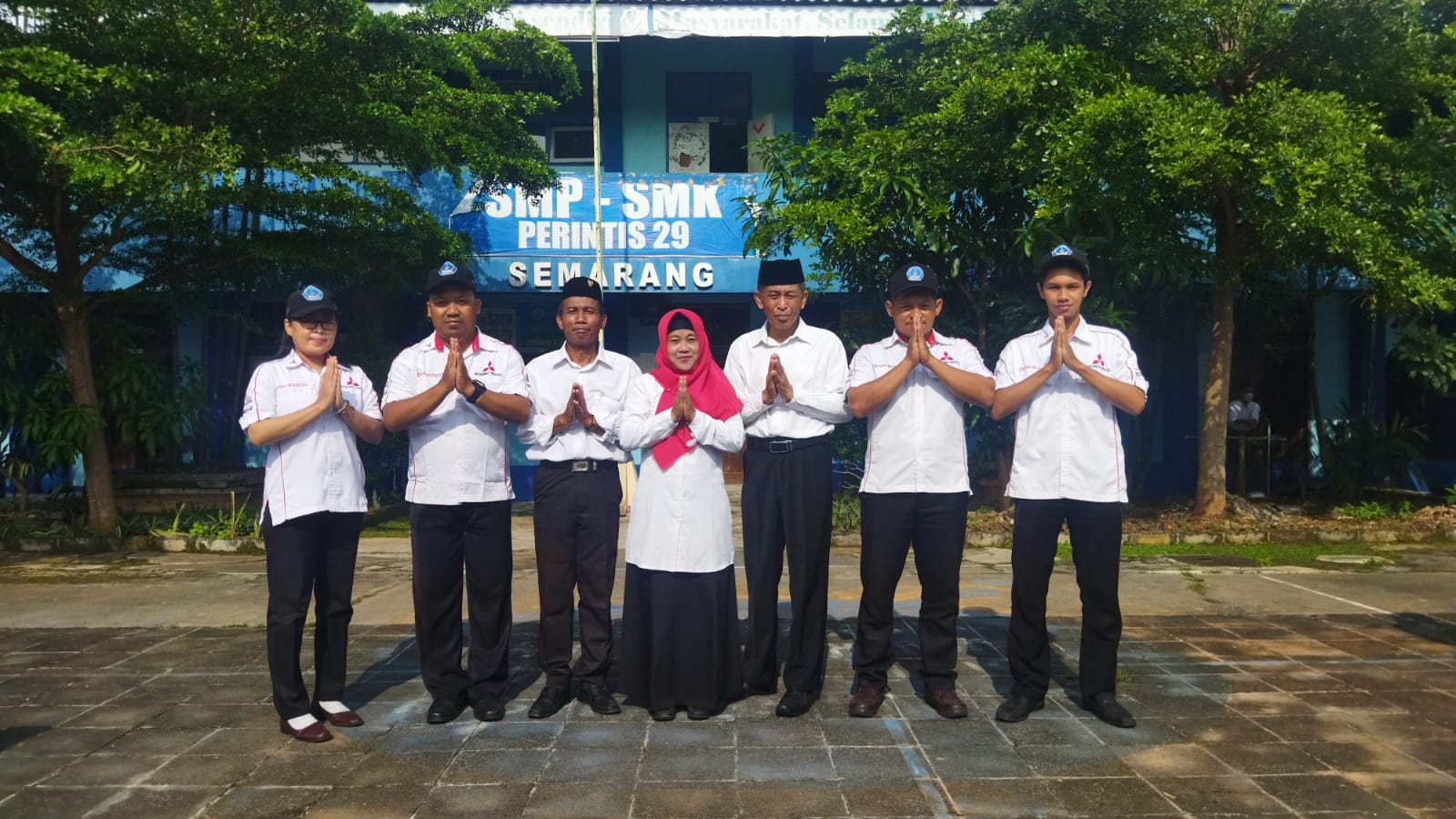 Upacara Memperingati hari guru - SMK Perintis 29-01 Semarang